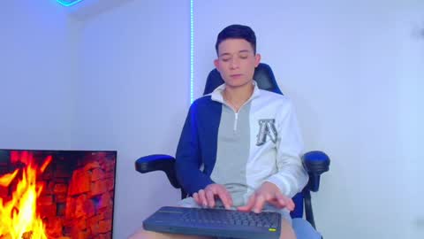 BRYAM INDEPENDENT MODEL online show from 30, 1, 2025