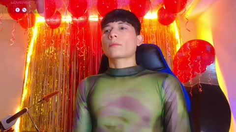 BRYAM INDEPENDENT MODEL online show from 18, 9, 2025