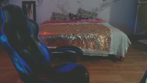 Isabella but call me isa  online show from 24, 12, 2024