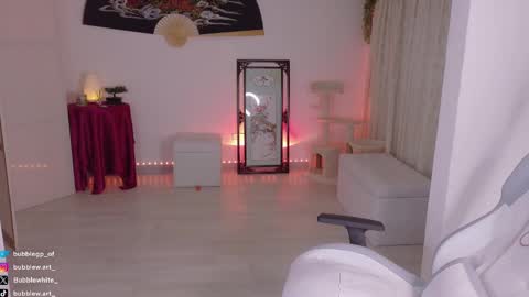 Snapshot of bubblewhite_ chatting on 26, 9, 2025 BubbleJereth online show from 26, 9, 2025