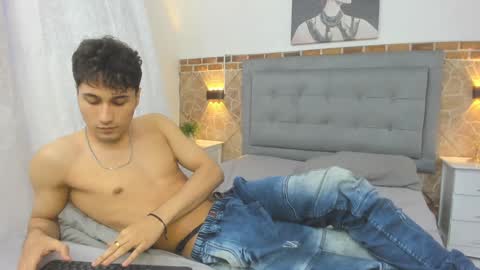 Snapshot of buddy_whitte chatting on 20, 1, 2025 Buddy Whitte online show from 20, 1, 2025