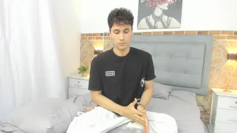 Snapshot of buddy_whitte chatting on 22, 1, 2025 Buddy Whitte online show from 22, 1, 2025