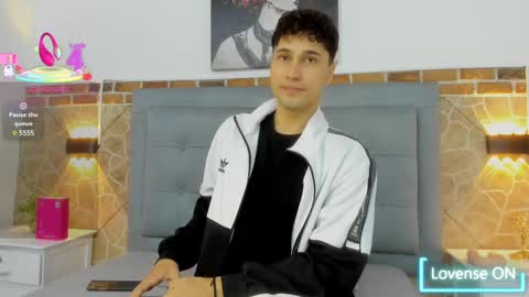 Snapshot of buddy_whitte chatting on 26, 2, 2025 Buddy Whitte online show from 26, 2, 2025