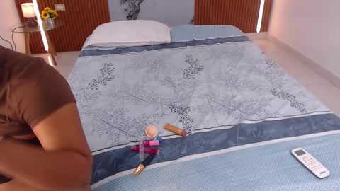 Rossi Hill online show from 4, 3, 2026