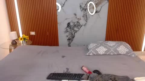 Rossi Hill online show from 23, 4, 2026