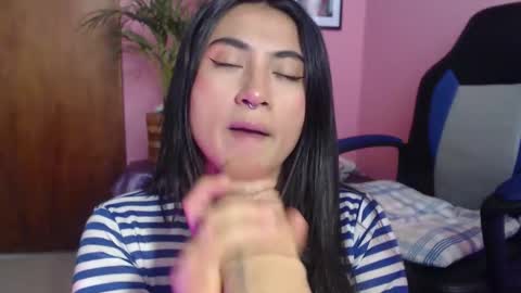 bunnyEmilyR0s33 online show from 5, 12, 2025