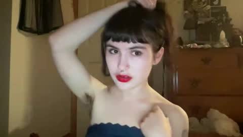 esme gray online show from 11, 3, 2026