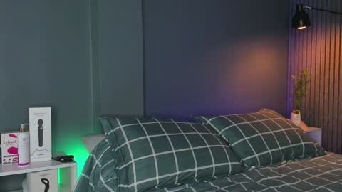 Buster independent model online show from 7, 2, 2025