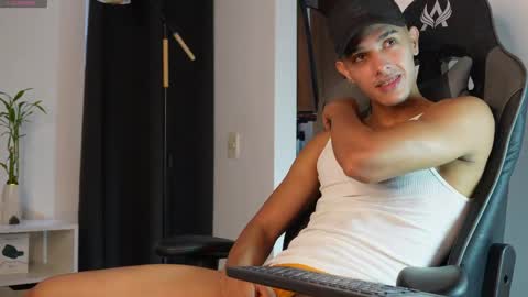 Buster independent model online show from 22, 4, 2026