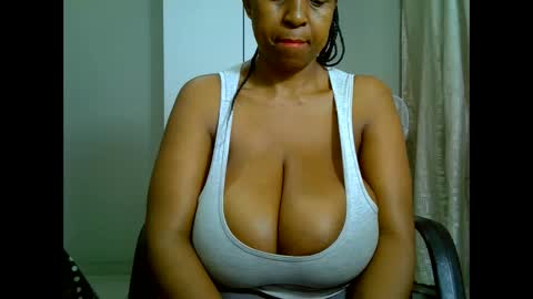 Snapshot of bustytessa37 chatting on 24, 2, 2025 bustytessa37 online show from 24, 2, 2025