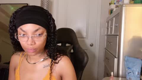 Snapshot of butterflybootyy chatting on 9, 5, 2026 butterfly booty online show from 9, 5, 2026