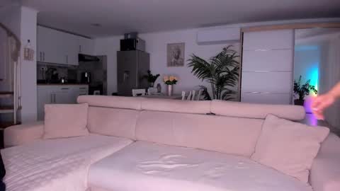 Nicolah  Steven Bond online show from 14, 11, 2025