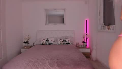 Nicolah  Steven Bond online show from 11, 4, 2026