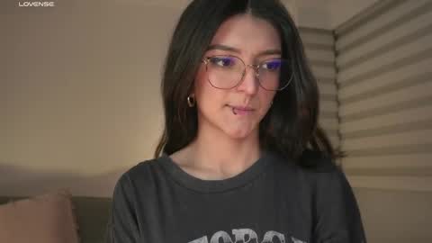 Snapshot of call_me_rosie chatting on 3, 5, 2026 online show from 3, 5, 2026