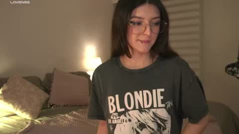 Snapshot of call_me_rosie chatting on 1, 7, 2026 online show from 1, 7, 2026