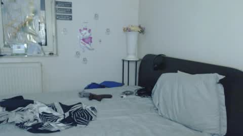 Snapshot of calvinjohnlad chatting on 13, 12, 2025 Calvinjohnlad online show from 13, 12, 2025