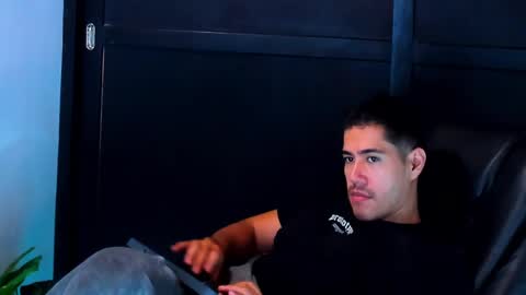 camara110 online show from 4, 1, 2025