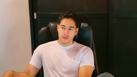 camara110 online show from 25, 1, 2025