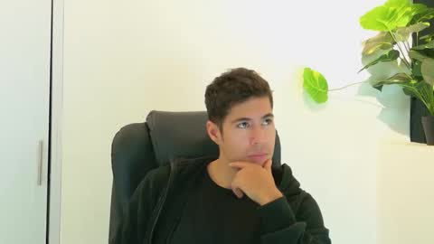 camara110 online show from 4, 11, 2025