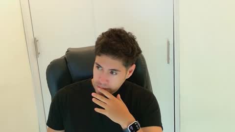 Snapshot of camara110 chatting on 23, 12, 2025 camara110 online show from 23, 12, 2025