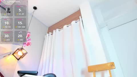 Snapshot of cami_rouxx chatting on 21, 10, 2025 cami_rouxx online show from 21, 10, 2025