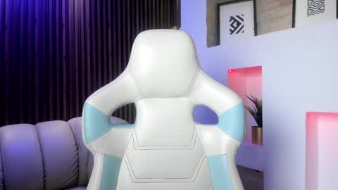 camila_martinez9 online show from 20, 4, 2026