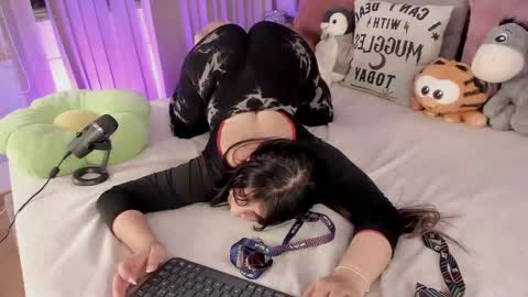 Camila online show from 17, 2, 2025