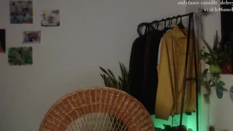 Snapshot of camille_delrey chatting on 4, 2, 2025 Camille online show from 4, 2, 2025