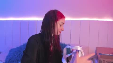 Snapshot of camillen_pettid chatting on 15, 10, 2025 C A M I L L E N Help me get to the top online show from 15, 10, 2025