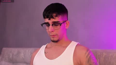   INDEPENDENT MODEL online show from 8, 1, 2025