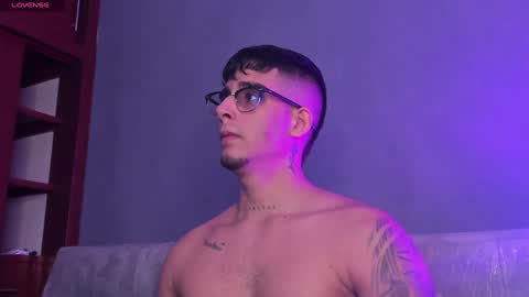   INDEPENDENT MODEL online show from 11, 1, 2025