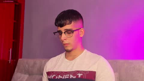   INDEPENDENT MODEL online show from 13, 1, 2025