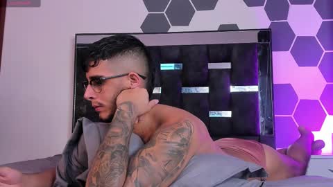   INDEPENDENT MODEL online show from 15, 2, 2025