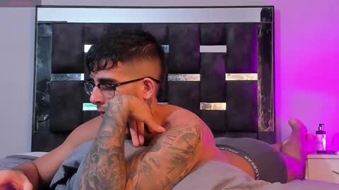   INDEPENDENT MODEL online show from 3, 3, 2025