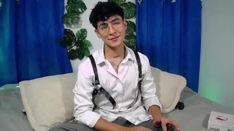 Snapshot of camilo_xcam chatting on 5, 2, 2025 CAMILO online show from 5, 2, 2025