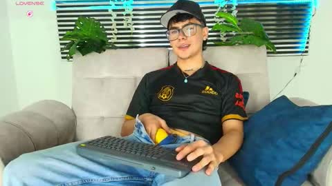 Snapshot of camilo_xcam chatting on 22, 12, 2025 CAMILO online show from 22, 12, 2025