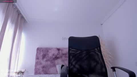 Laura Camila online show from 7, 1, 2025