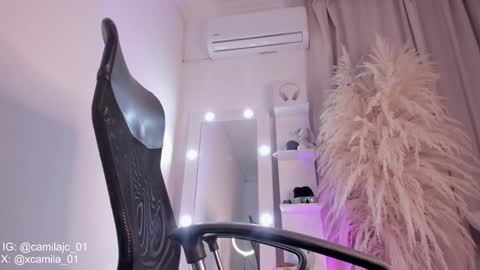 Laura Camila online show from 9, 2, 2025