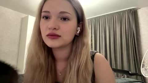 candelariahile online show from 10, 3, 2026