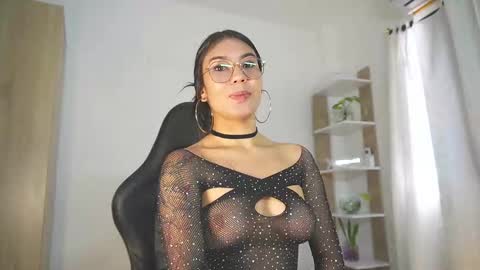 Nickol online show from 5, 2, 2026