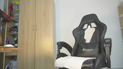 Nickol online show from 19, 4, 2026