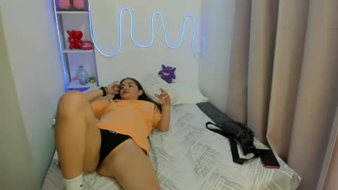 Snapshot of candy_kitty7343 chatting on 6, 5, 2026 candy_kitty7343 online show from 6, 5, 2026