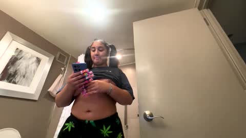 candyclaws05 online show from 11, 5, 2026