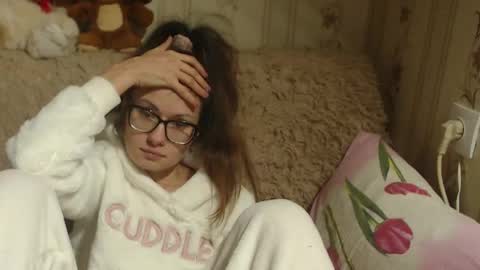 say meow and send tips  online show from 15, 12, 2024