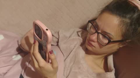 say meow and send tips  online show from 15, 11, 2025