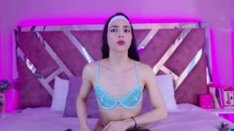 candyluxury_ online show from 19, 5, 2026