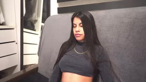 Snapshot of capriciousqueen chatting on 22, 12, 2025 Miyah online show from 22, 12, 2025
