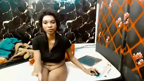 caramelminxx_ online show from 24, 6, 2026