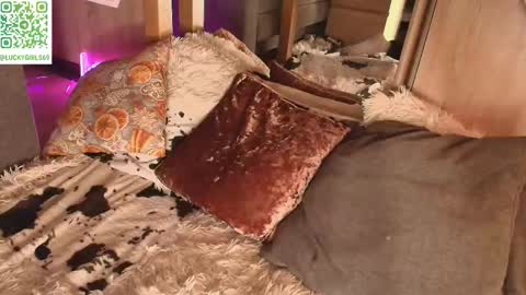 Snapshot of caressyourself chatting on 13, 10, 2025 caressyourself online show from 13, 10, 2025