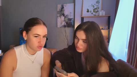 Snapshot of caressyourself chatting on 26, 11, 2025 caressyourself online show from 26, 11, 2025